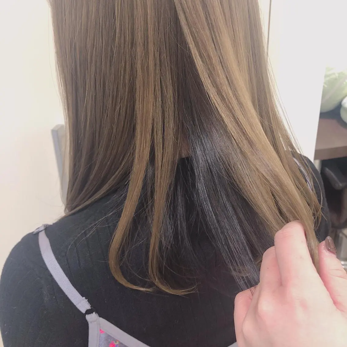 セミロング 顔周りの垢抜けヘア 立山あいりのヘアスタイル