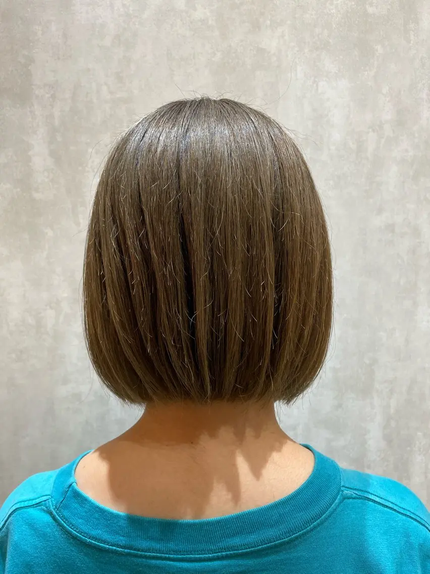 ミディアム カラー ボブ 髪質改善ストレート オルメントのヘアスタイル