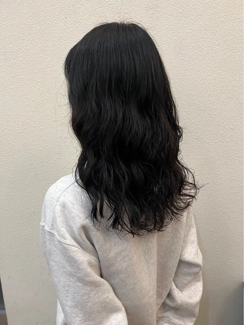 ロング パーマ ハイトーン/ グレージュ/レイヤーのヘアスタイル