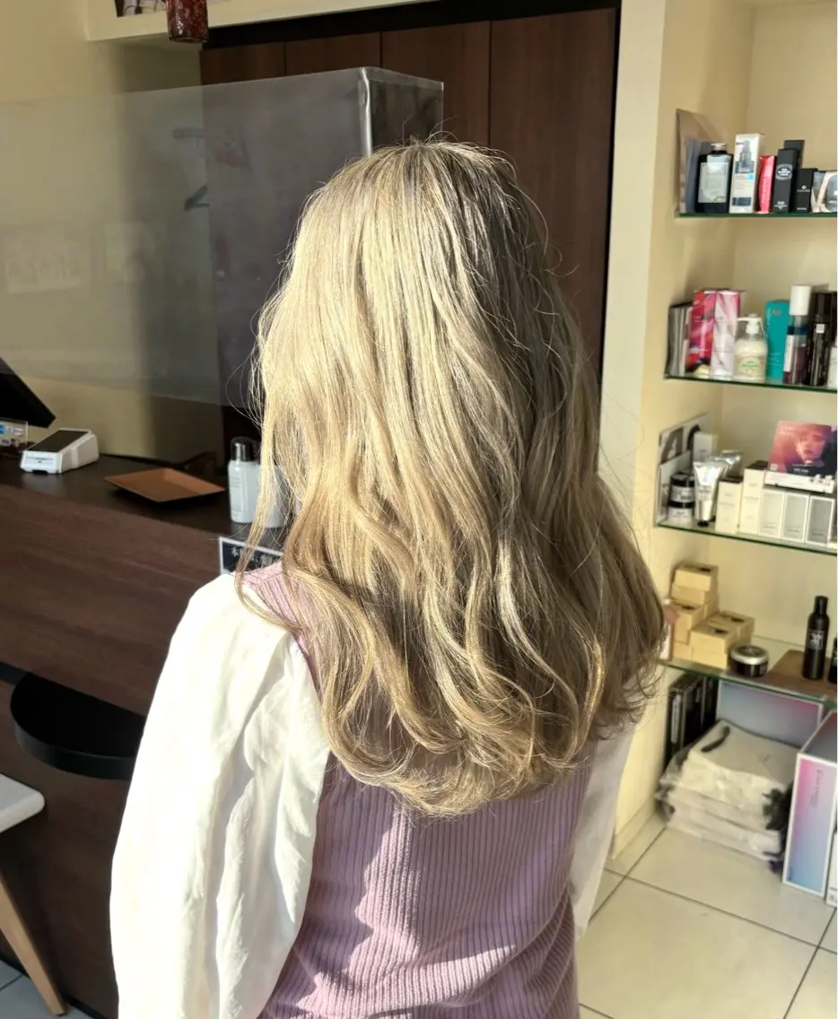 ロング カラー ベージュカラー ブリーチ ケアブリーチ インナーカラー ホワイトベージュ ヘアカラー トリートメント 小野 友暉のヘアスタイル