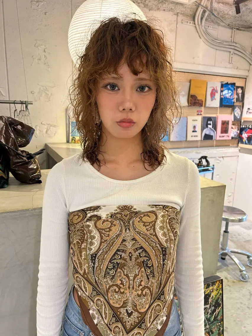 ミディアム パーマ ミディアムパーマ レイヤーカット カット パーマ トリートメント 村上雅人 ナチュラルモードのヘアスタイル