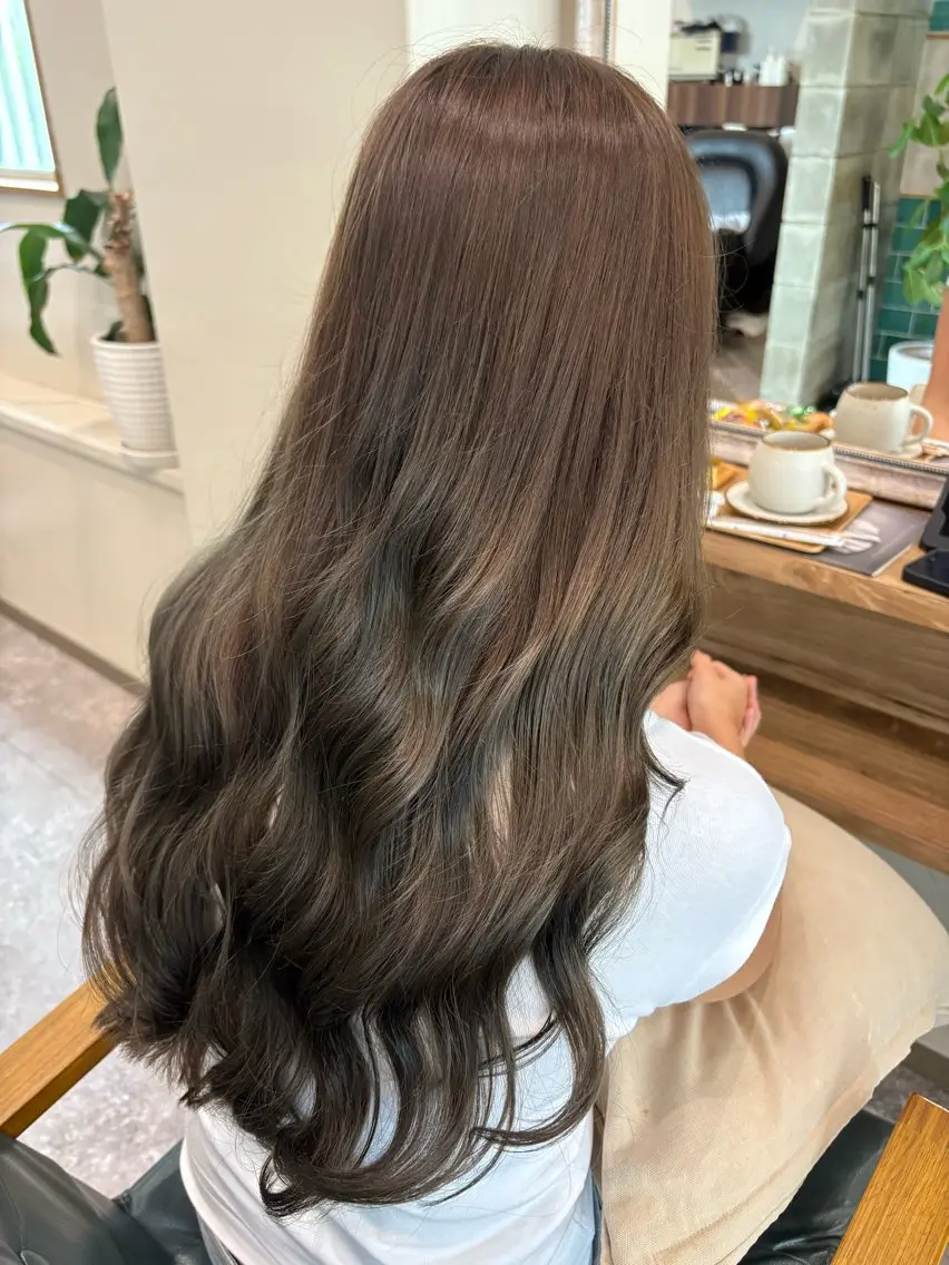 ロング ヘアカラー 安谷屋 こはるのヘアスタイル