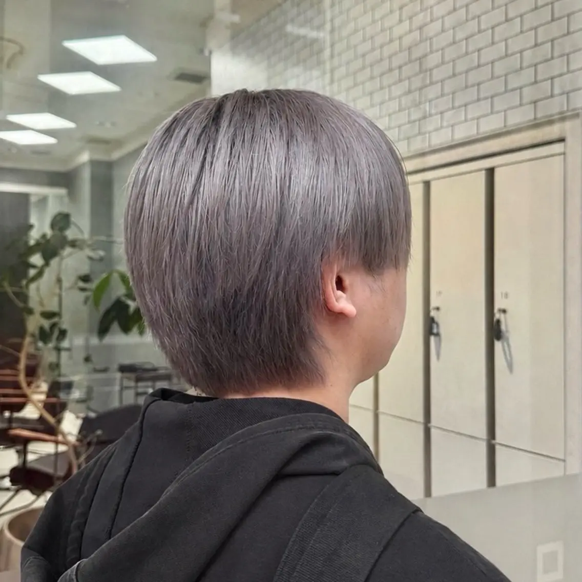 カラー メンズ メンズブリーチ ブリーチ グレージュ シルバー シルバーグレージュ ヘアカラー トリートメント ブリーチ/エクステ/ 透明感カラー/さくらのヘアスタイル