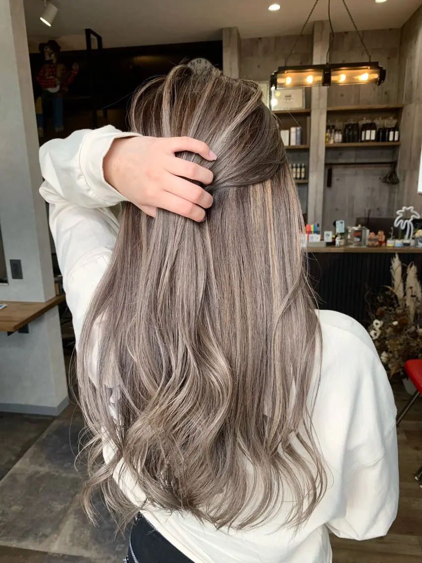 ロング ハイライト カット ヘアカラー yoshihara yuukiのヘアスタイル