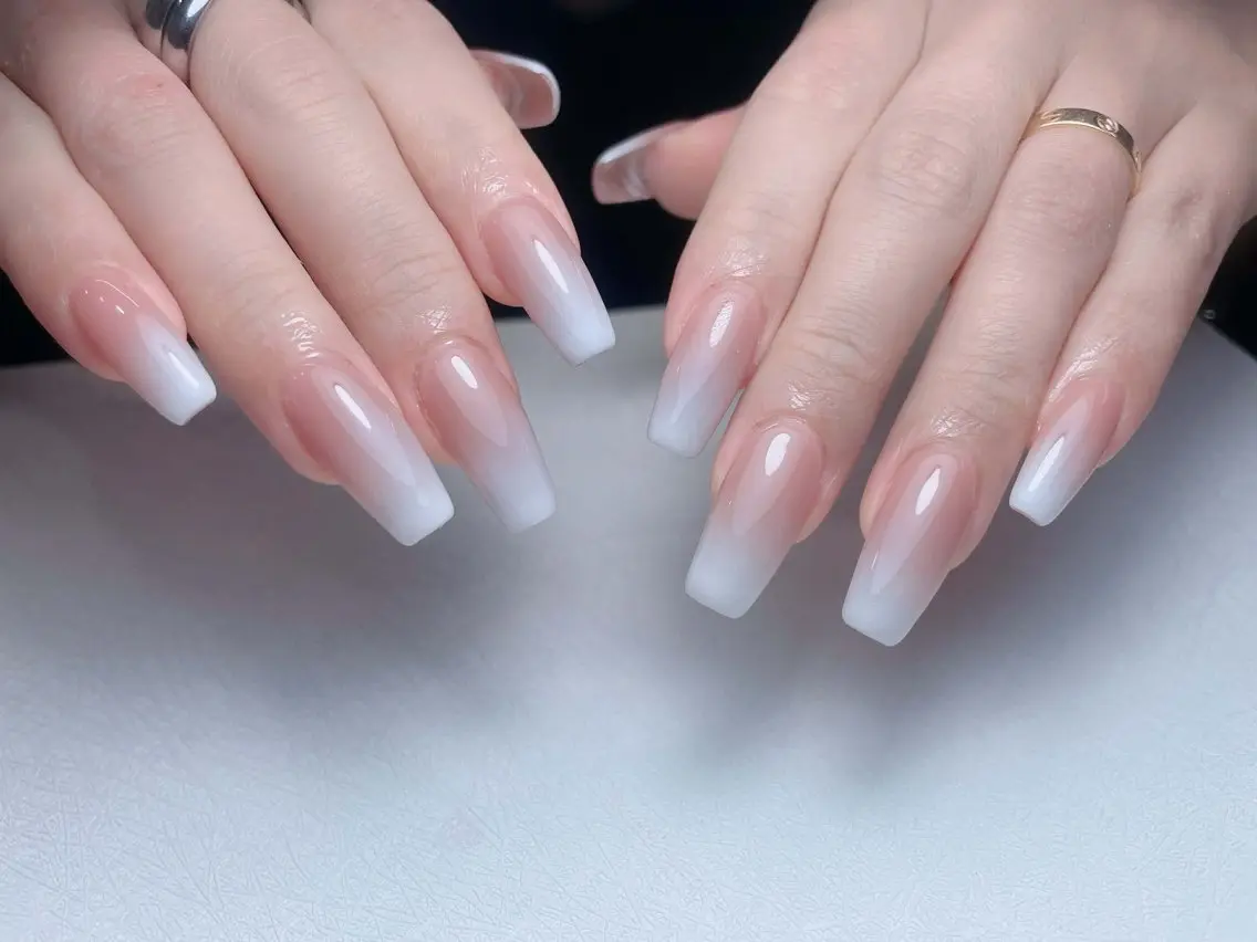 ネイル オーロラネイル フットネイル フレンチネイル ジェルネイル ガラスフレンチ ハンドネイル 中野駅から2分 MEO NAILのネイルデザイン