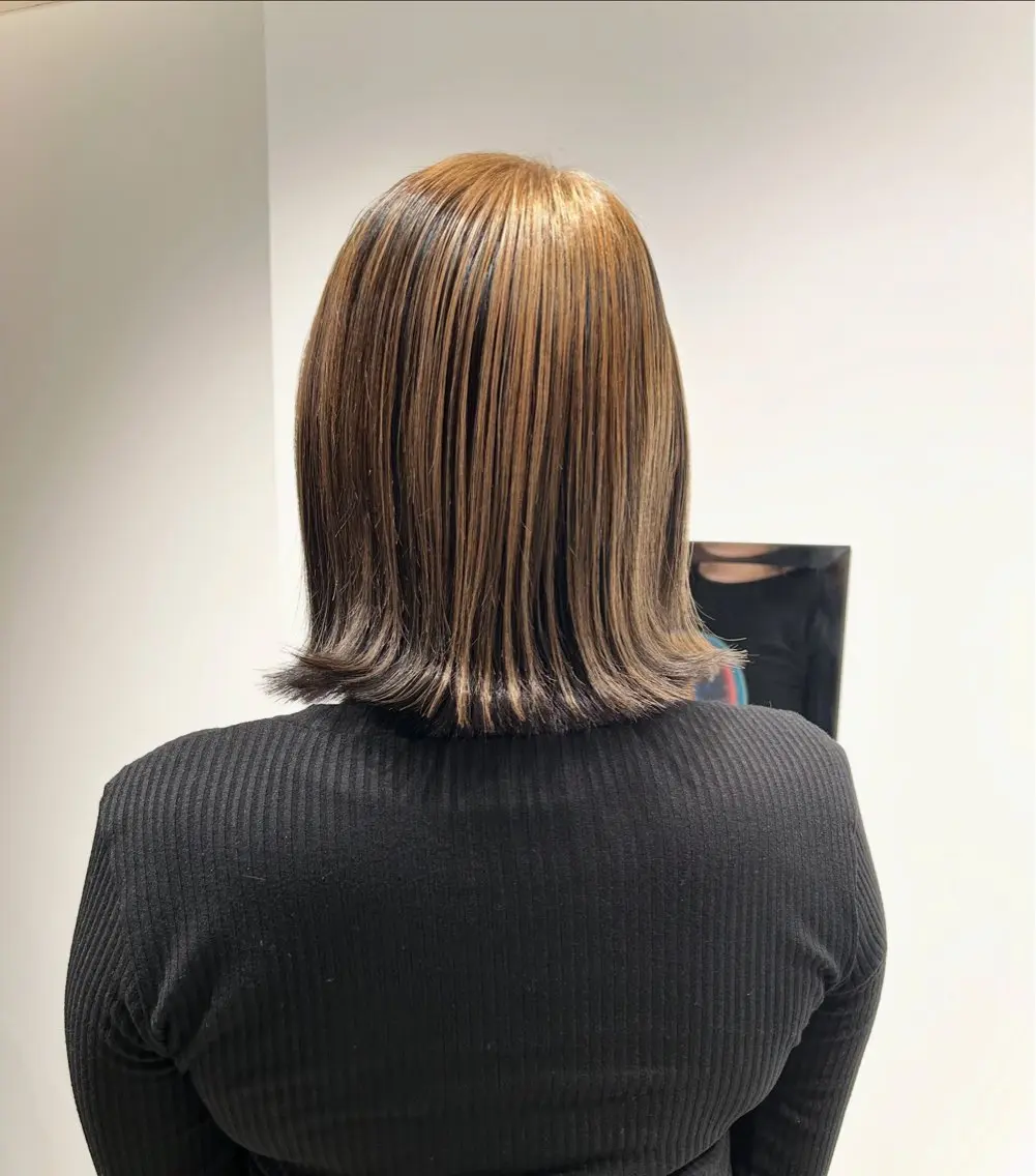 ミディアム カラー ベージュカラー ブリーチ ミルクティーベージュ カット ヘアカラー トリートメント スキバサミを使わない カット🌼唯🌼のヘアスタイル