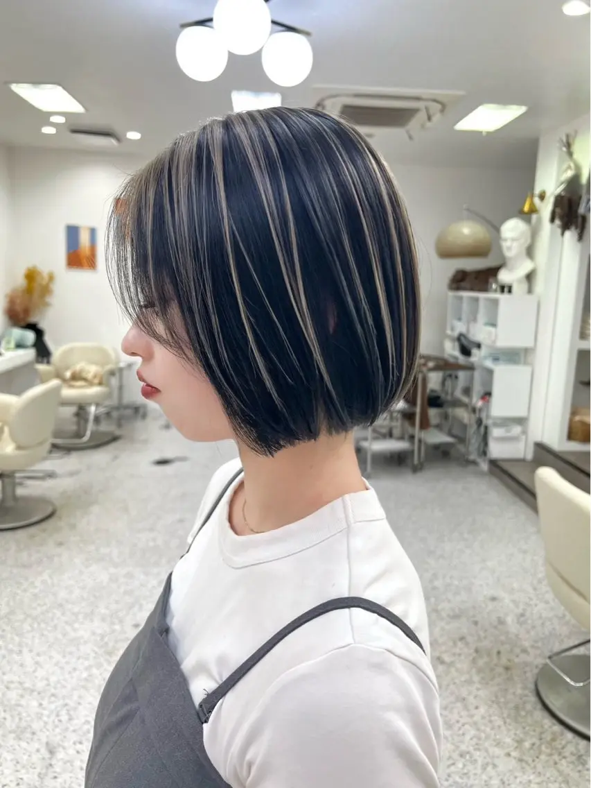 ショート ヘアカラー LOMARLIE/ Karen🪐💫のヘアスタイル