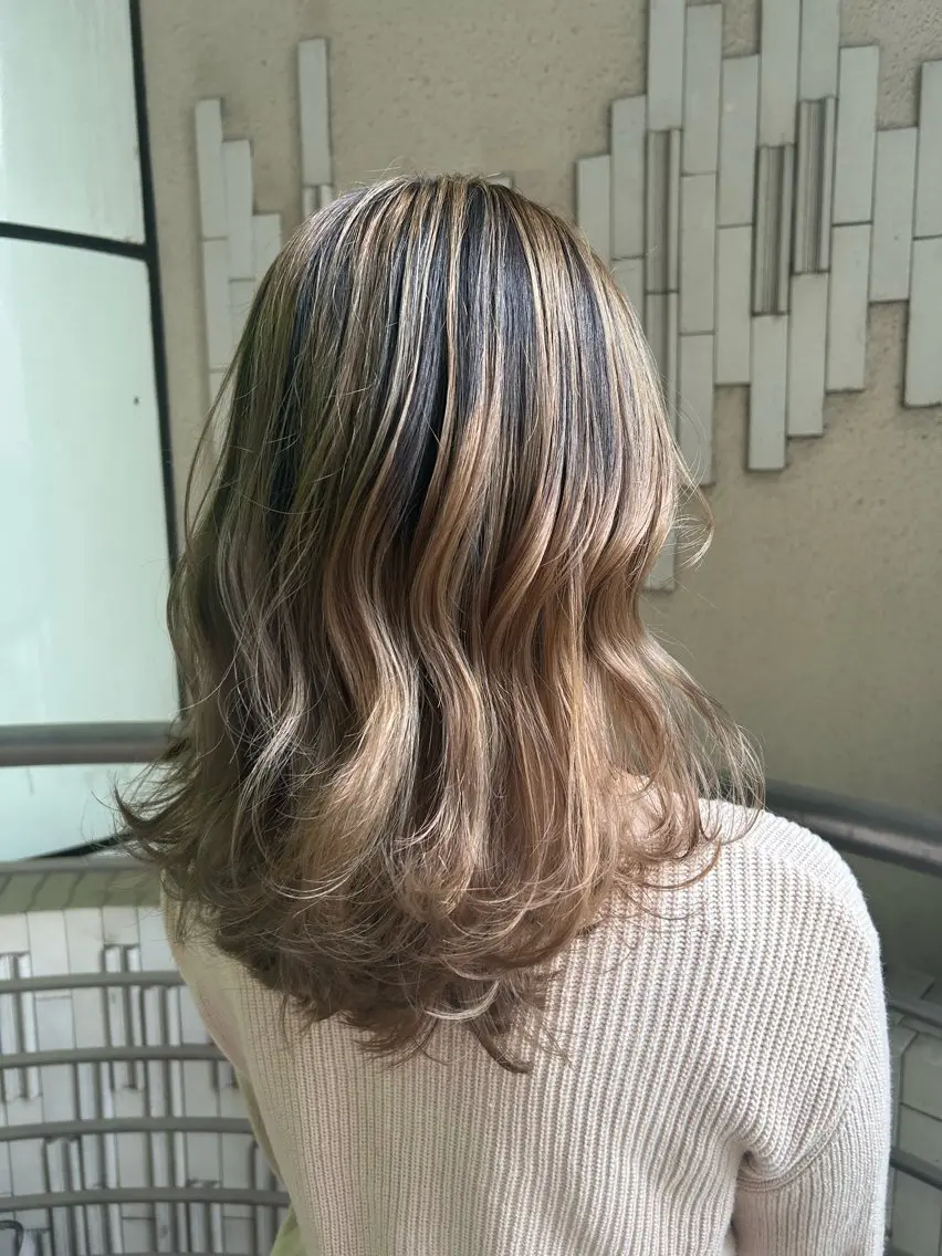 セミロング カラー バレイヤージュ デザインカラー グラデーションカラー レイヤーカット 縮毛矯正/艶カラー/ ikedaのヘアスタイル