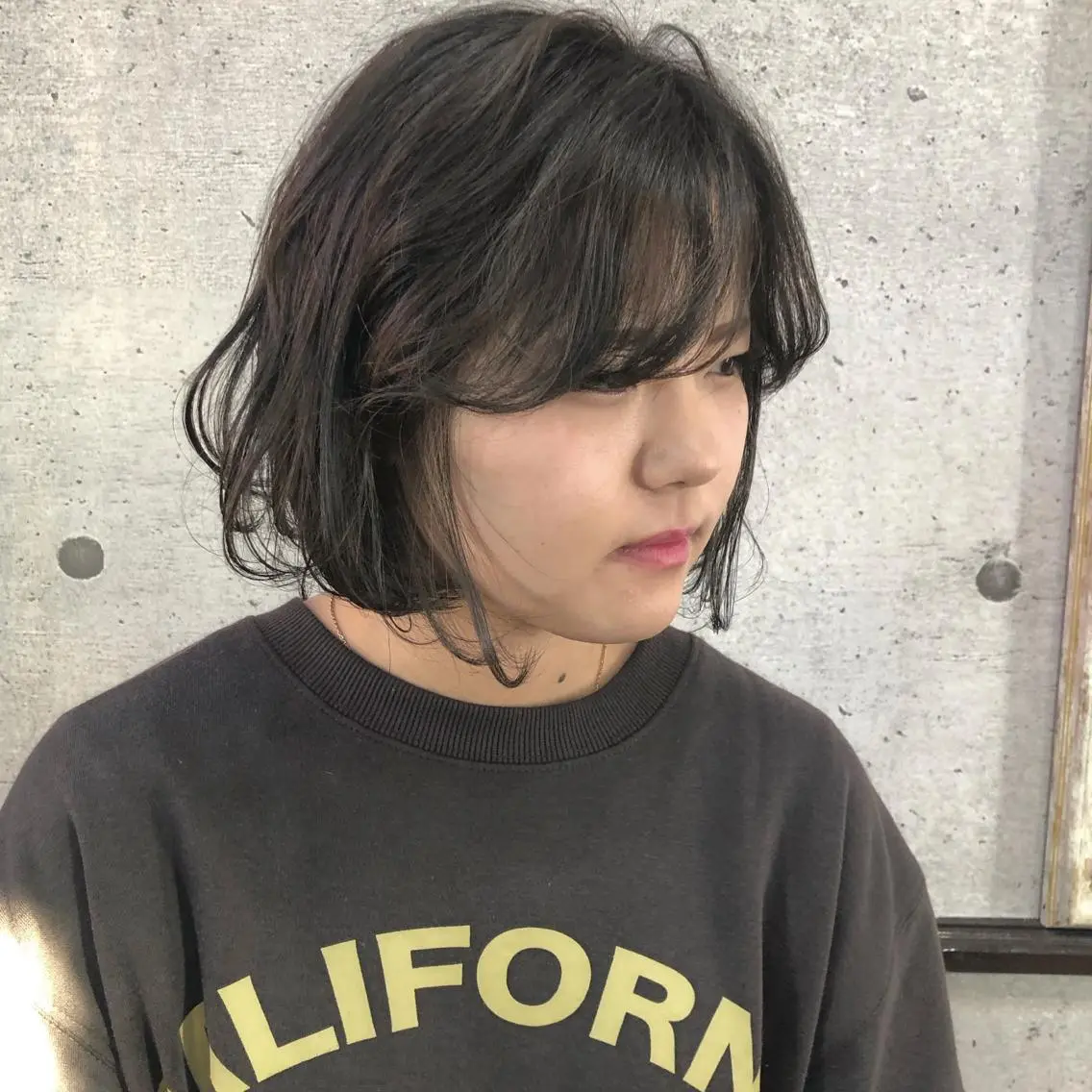 ショート カラー グレージュ カーキグレージュ ヘアカラー 江原 彩華のヘアスタイル