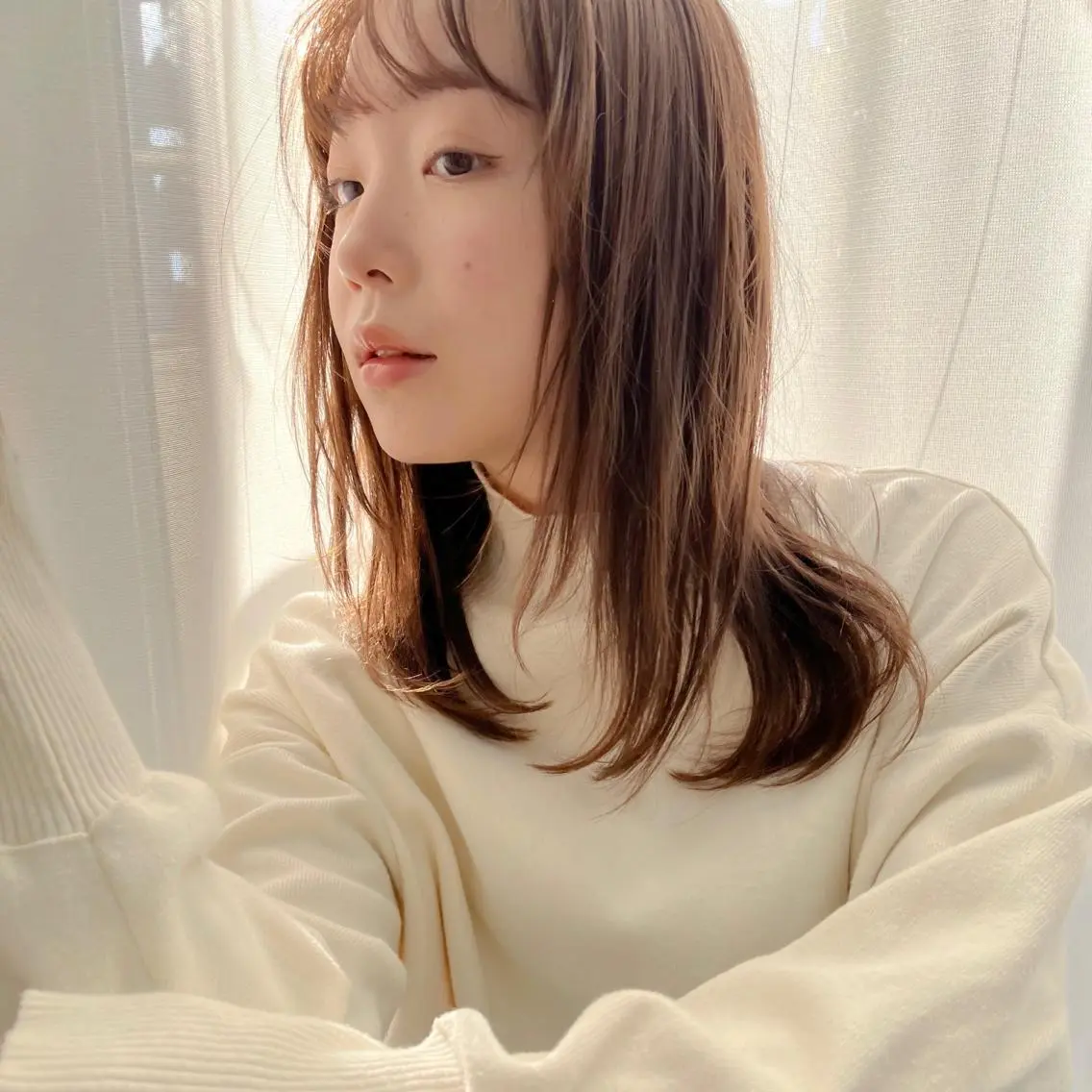 ミディアム 顔まわりレイヤー 顔周りカット ハイライト 髪質改善 レイヤーカット ヘアカラー 透明感カラー│ レイヤーヘア中居美樹のヘアスタイル