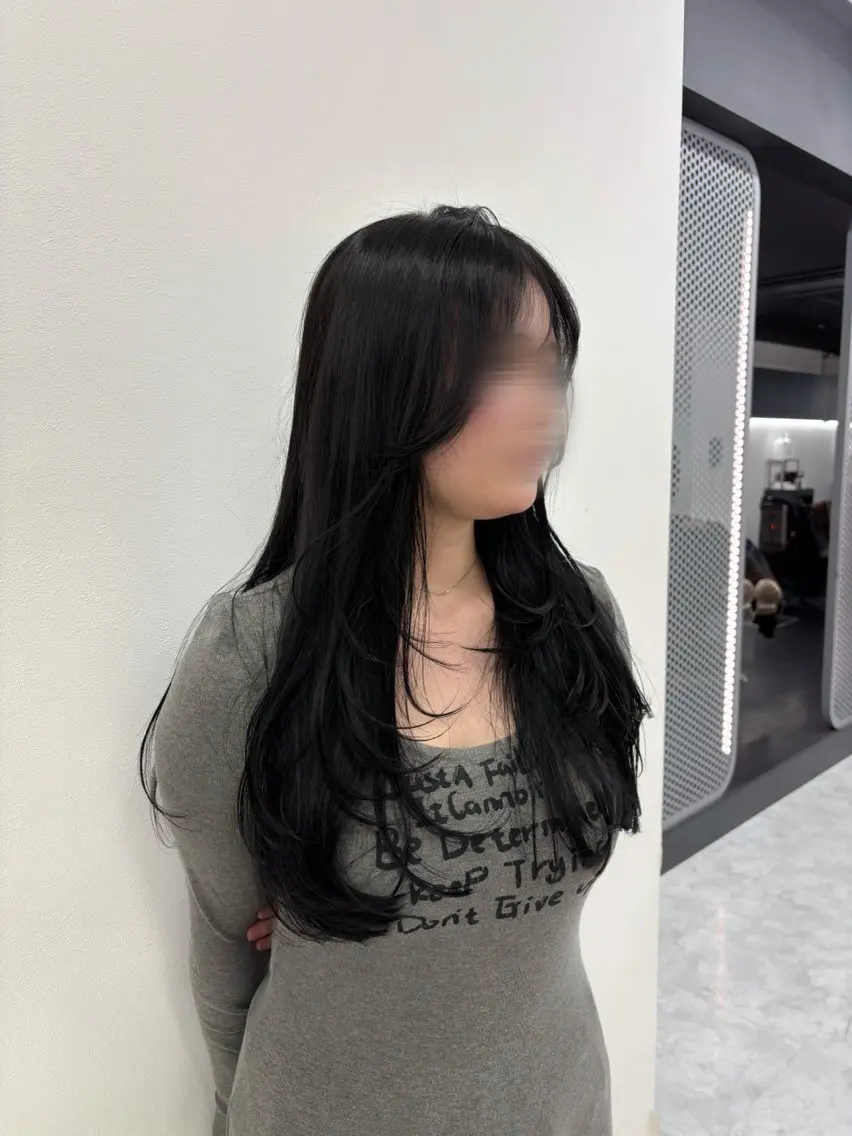 ロング カラー 抜け感レイヤー︴ ニュアンスカラーのヘアスタイル