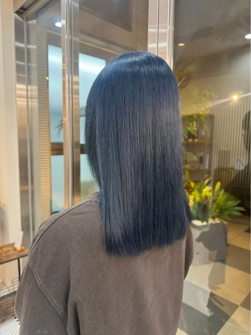 セミロング ヘアカラー よこやま なぎさのヘアスタイル