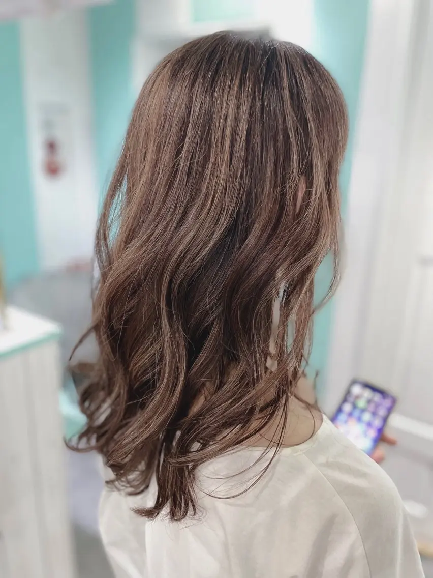 ロング ハイライト 原 千景のヘアスタイル