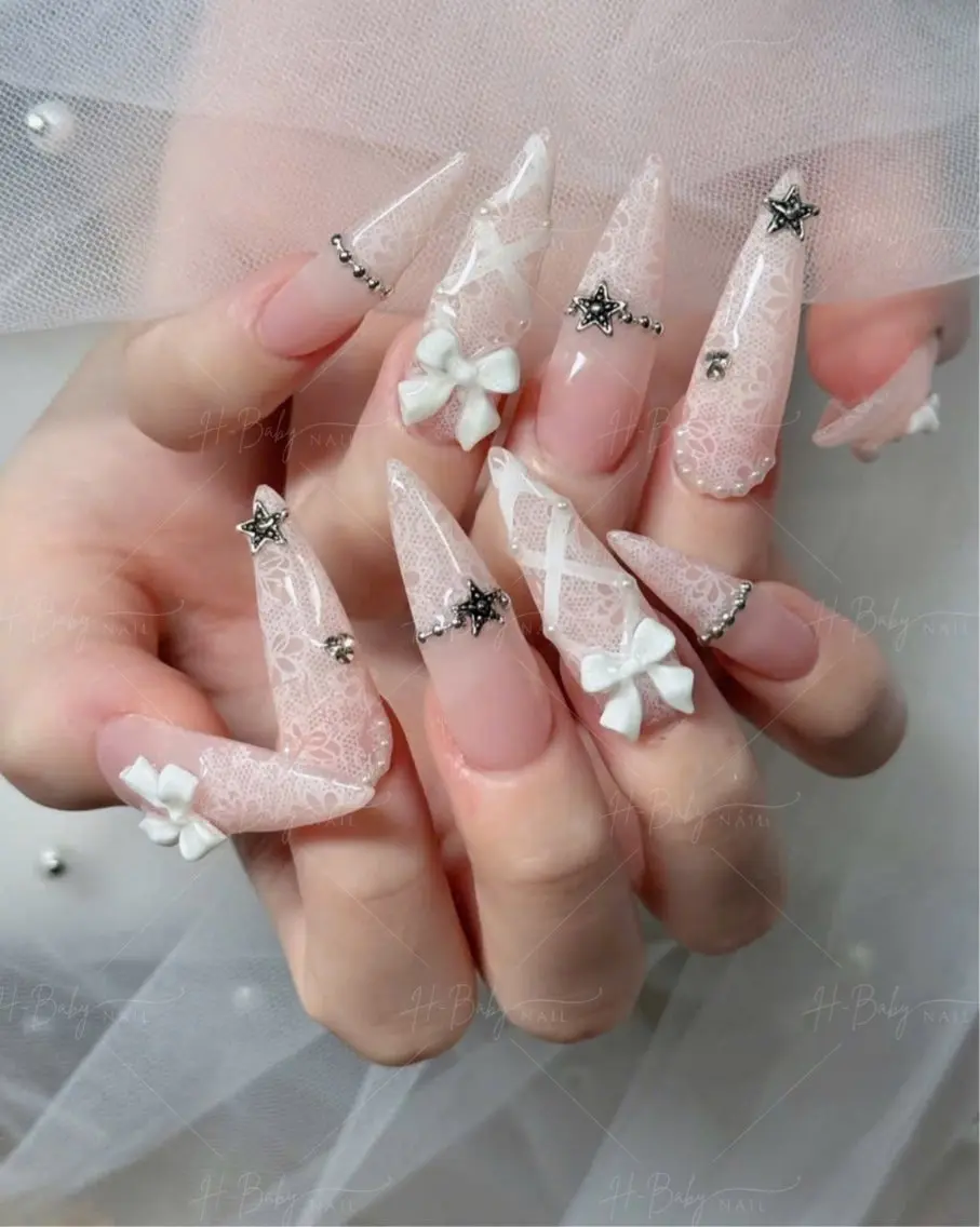 ネイル オーロラネイル フレンチネイル ジェルネイル ハロウィン キラキラネイル H.baby Nail Salonのネイルデザイン