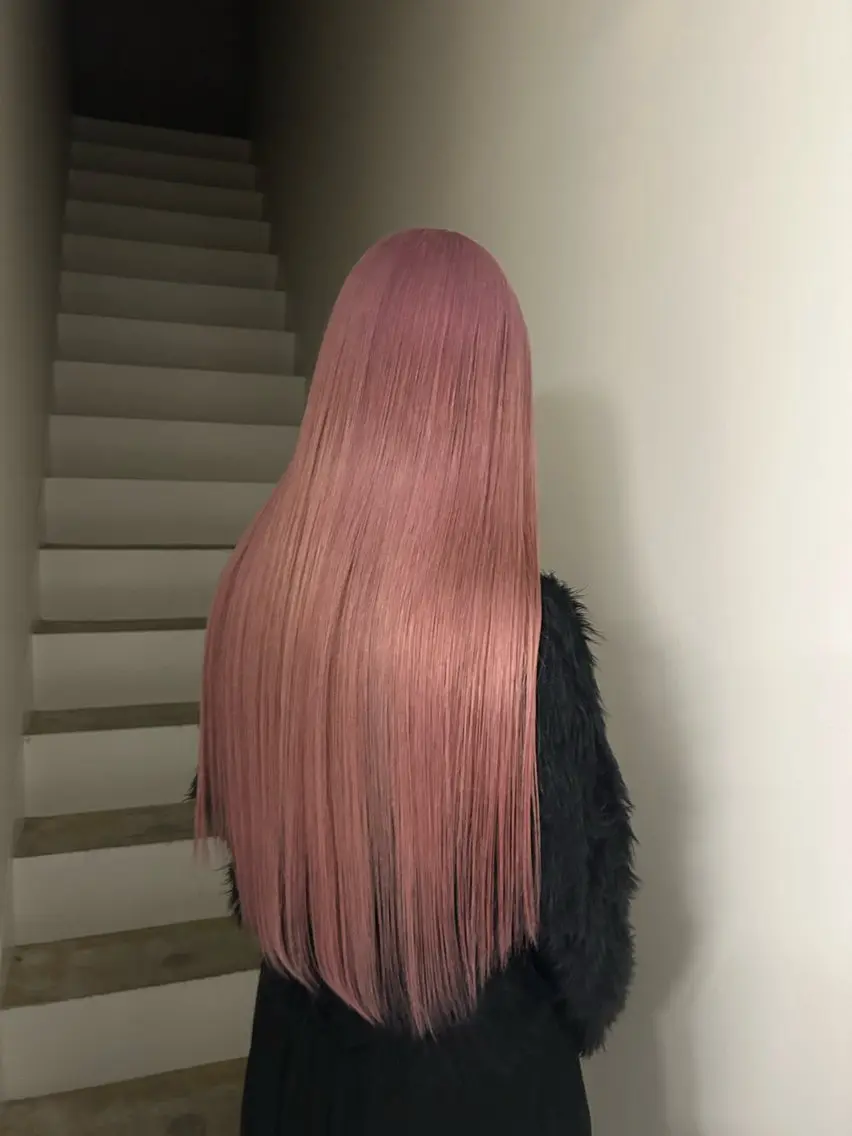ロング カラー ピンクカラー ヘアカラー 松原 朱里のヘアスタイル