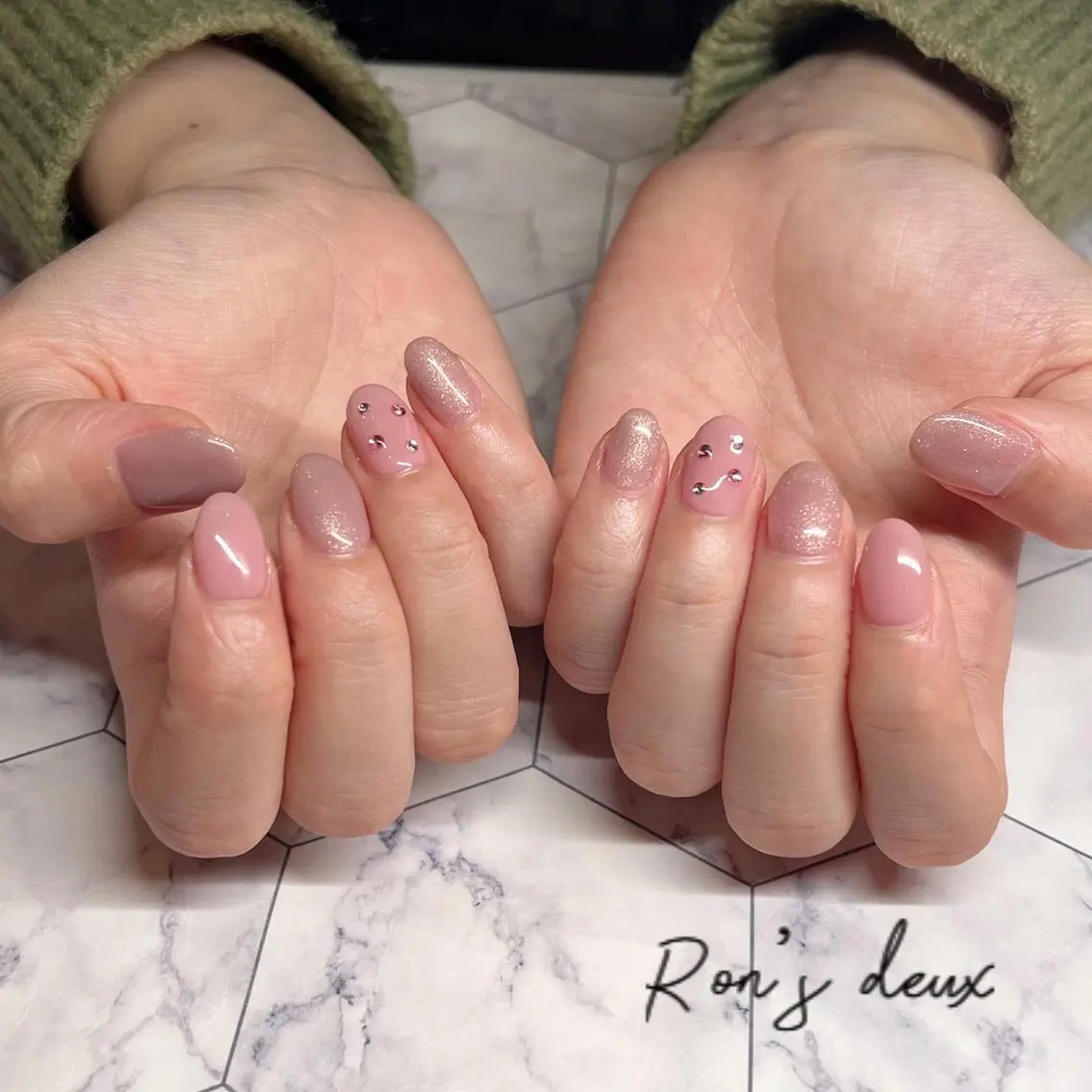 ネイル ストーンネイル Ron's nail 笹岡のネイルデザイン