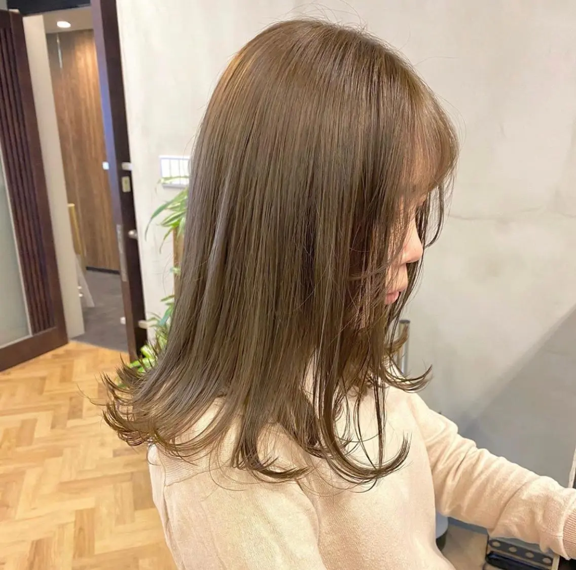 セミロング ヘアカラー 前川 朋香のヘアスタイル