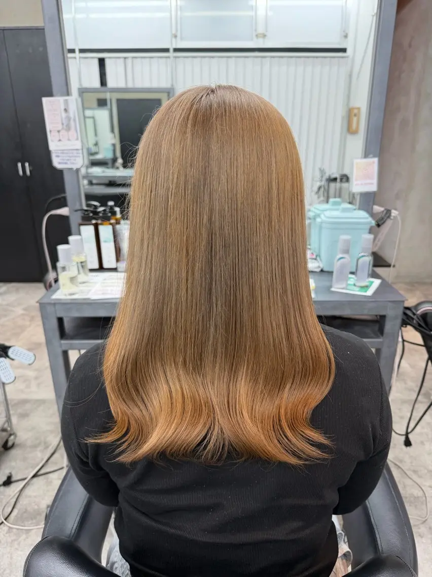 セミロング ヘアカラー 🍒暖色カラー🔥 栗俣嵐のヘアスタイル