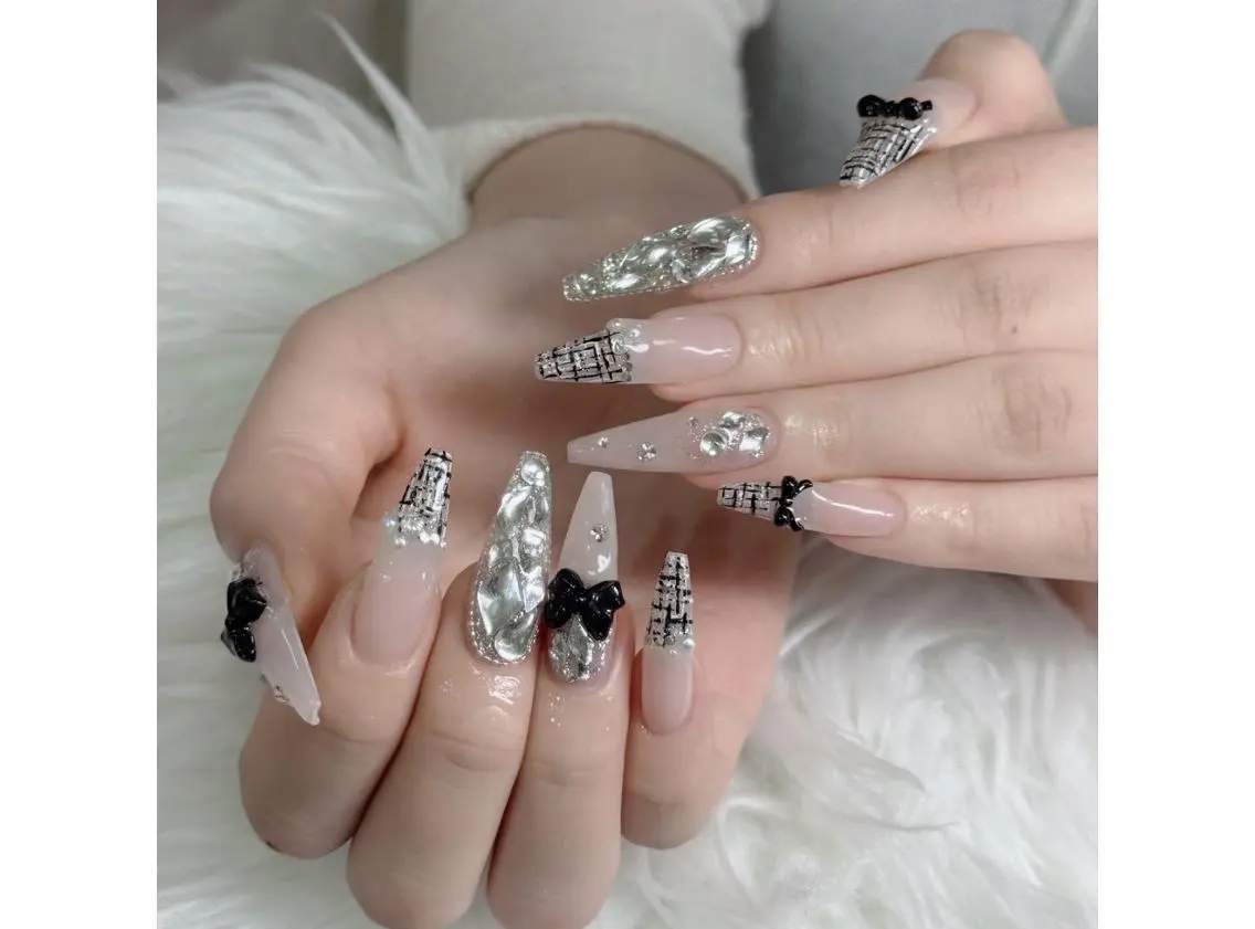 ネイル 韓国ネイル マグネットネイル 持ち込み ニュアンスネイル シンプルネイル ハンドネイル Huyn Nail Shinjyukuのネイルデザイン