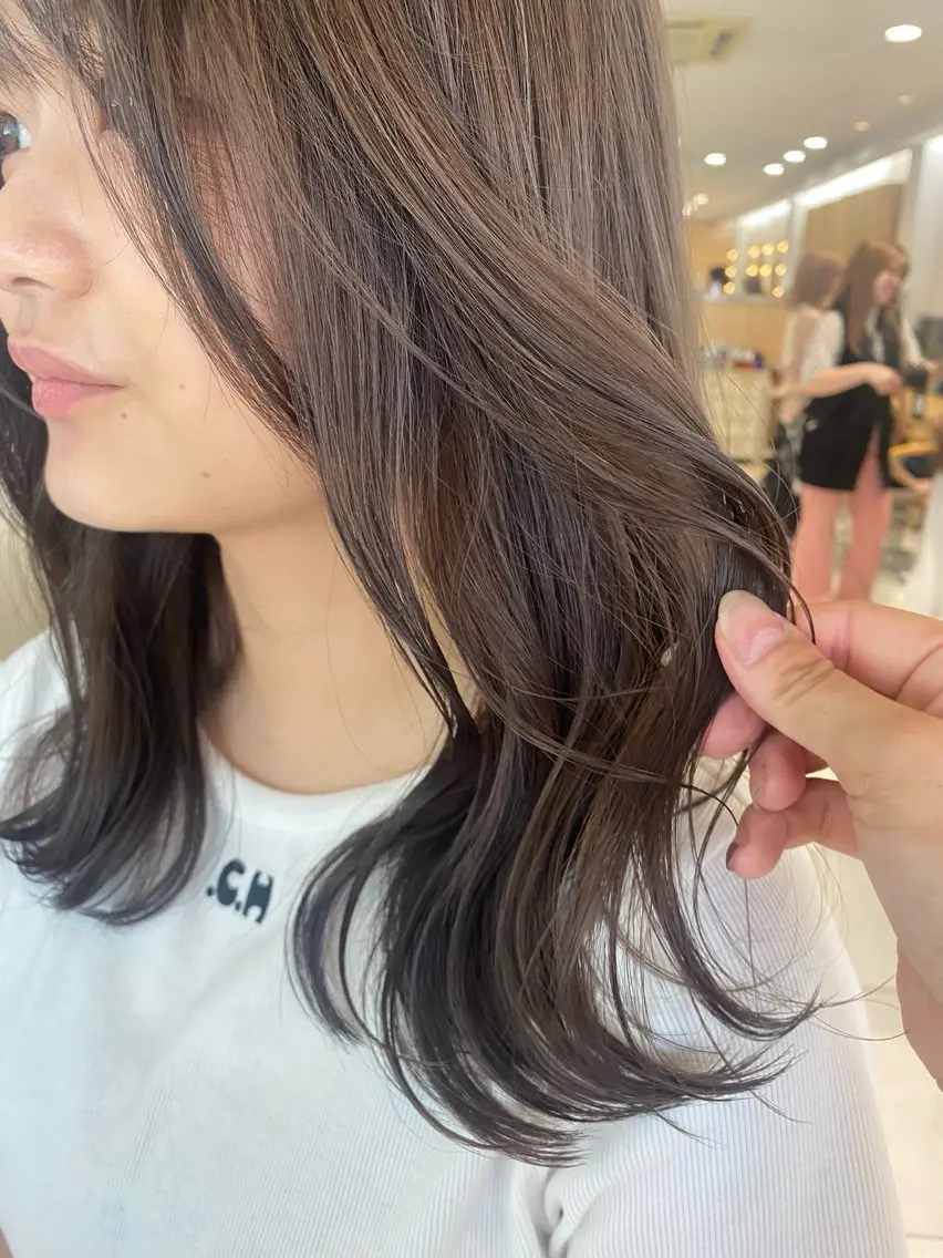 ミディアム ヘアカラー トリートメント 🍂透明感ベージュ カラー🍂森部杏菜のヘアスタイル