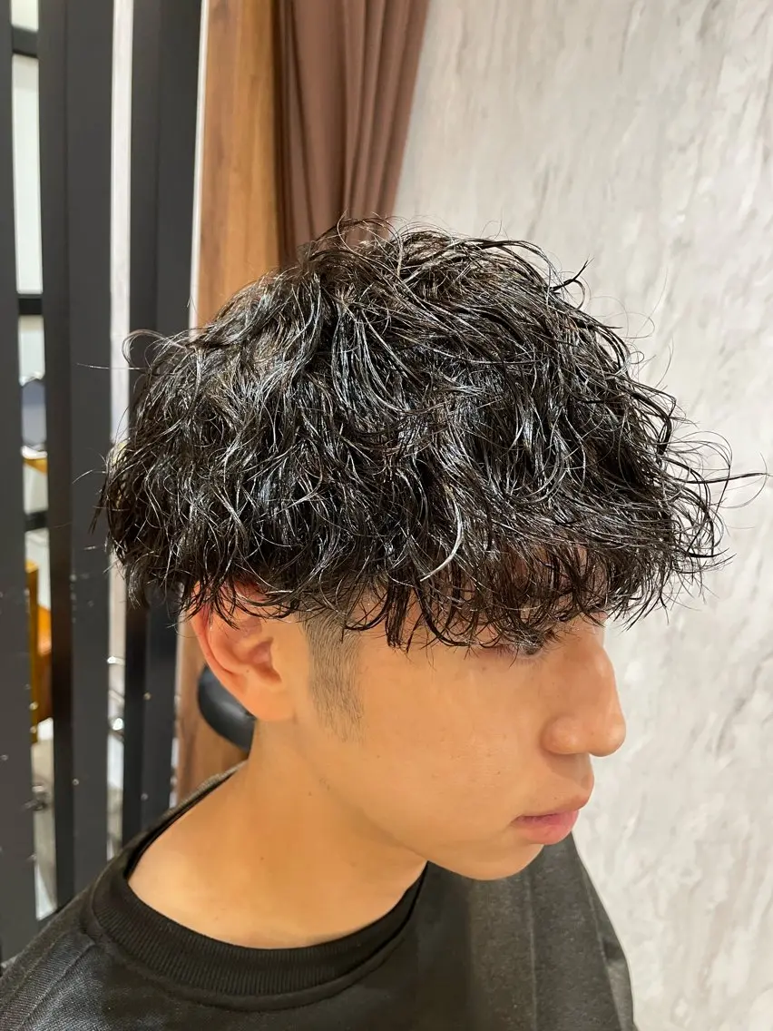ショート パーマ メンズ メンズパーマ ツイストスパイラルパーマ スパイラルパーマ カット パーマ トリートメント 下村 琉弥のヘアスタイル