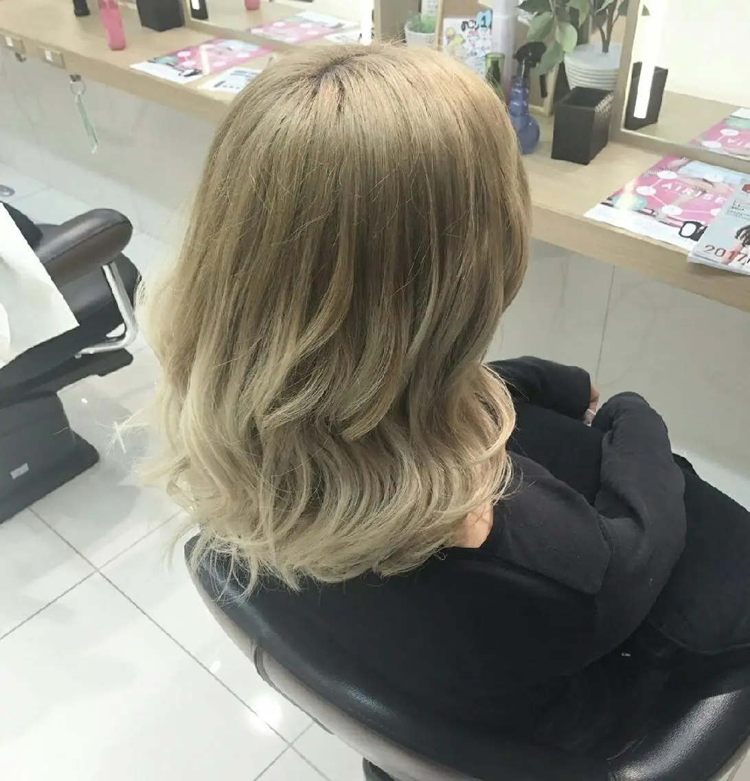 ミディアム 外国人風カラー 透明感ハイライト◎ 伊藤夏海のヘアスタイル