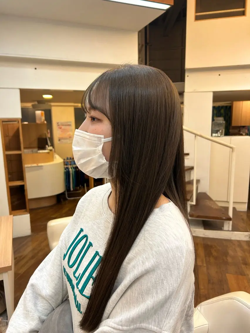 ロング カラー 小泉 樹奈のヘアスタイル