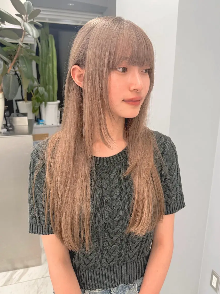 ロング カラー ブリーチ カット ヘアカラー トリートメント ハイトーンレイヤー 顔まわりSOTAのヘアスタイル