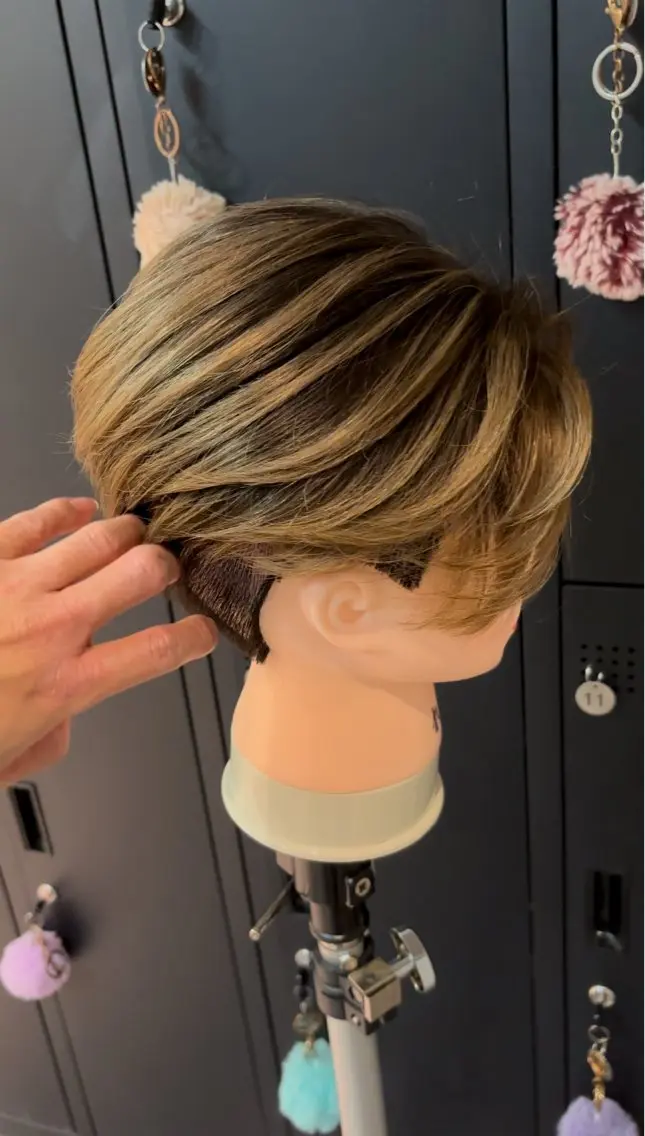 カラー メンズ メンズバレイヤージュ バレイヤージュ カット ヘアカラー 🌟心斎橋レイヤー 艶ハイトーン/ウルフのヘアスタイル