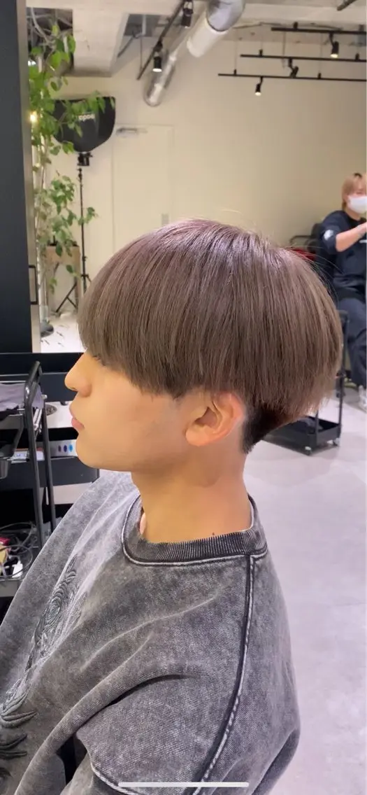 ショート カラー メンズ ベージュカラー ミルクティーベージュ 【メンズカット】 富塚 瑠士のヘアスタイル
