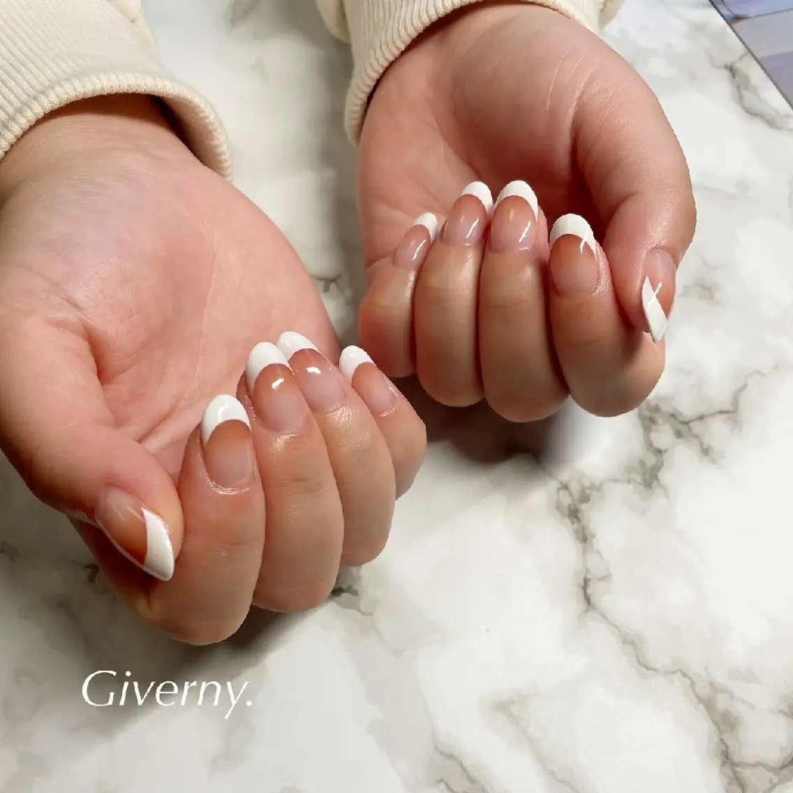 ネイル フレンチネイル グラデーション ハンドネイル Giverny .のネイルデザイン