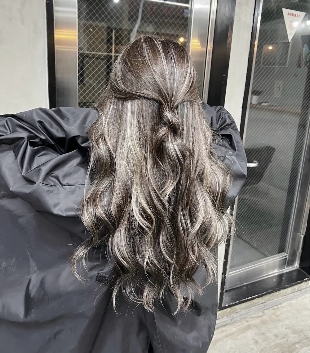 ロング カラー ヘアアレンジ ダークグレー ダークグレージュ グレージュ ハイライトカラー ハイライト ヘアカラー トリートメント 指名数No.1 /NAOYAのヘアスタイル