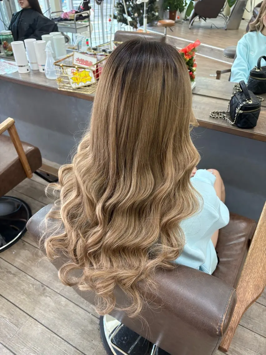ロング エクステ エクステ WEST OLAND 黒坂佳乃のヘアスタイル