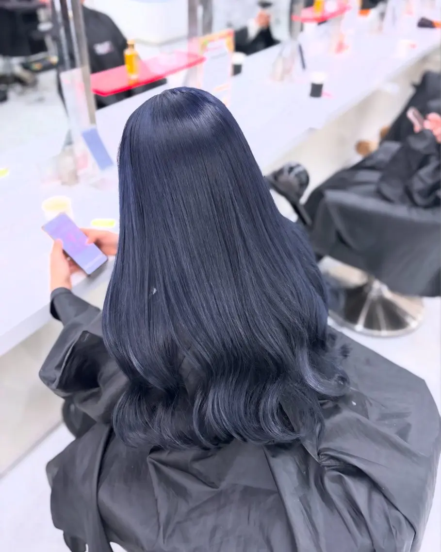 セミロング カラー ヘアカラー トリートメント ヘッドスパ ヘアセット 🩵色落ち可愛い 寒色カラー🩵のヘアスタイル
