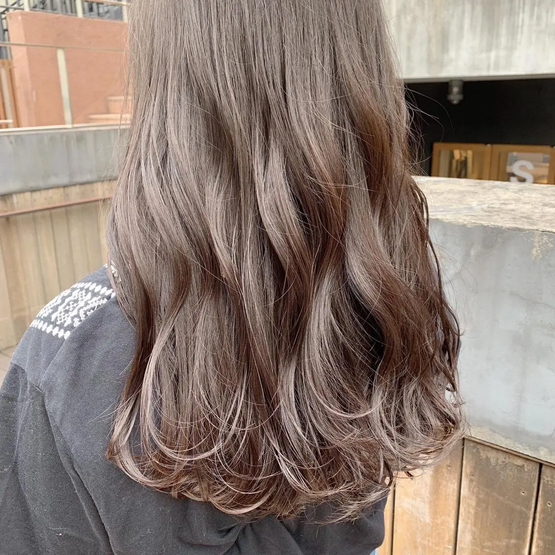 セミロング カラー パーマ ヘアアレンジ セミロングパーマ トリートメント 松田 亮葉のヘアスタイル