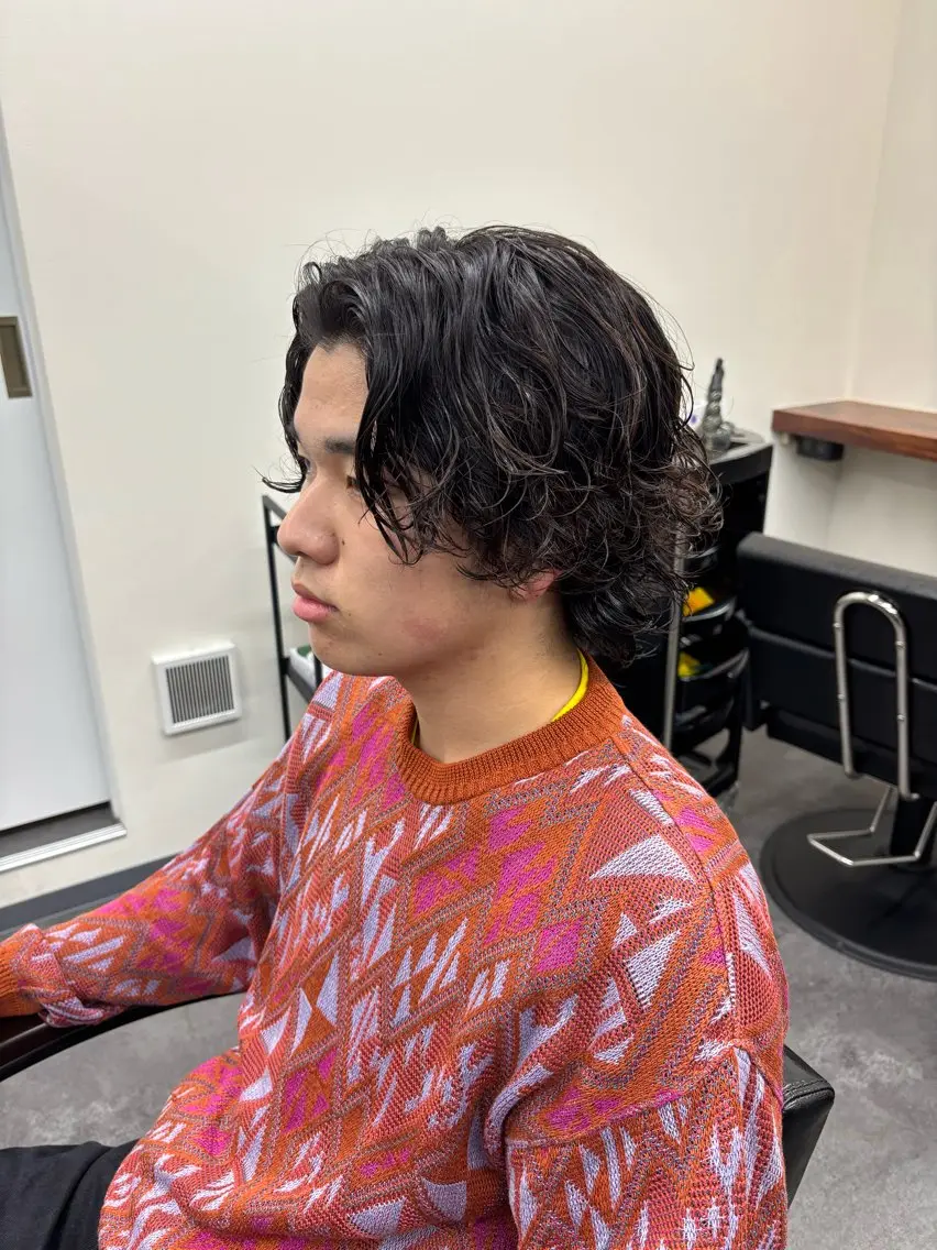 パーマ メンズ センターパート フェードカット メンズハイトーン マッシュ メンズパーマ スパイキーパーマ 柏NO1 藤本葉のヘアスタイル