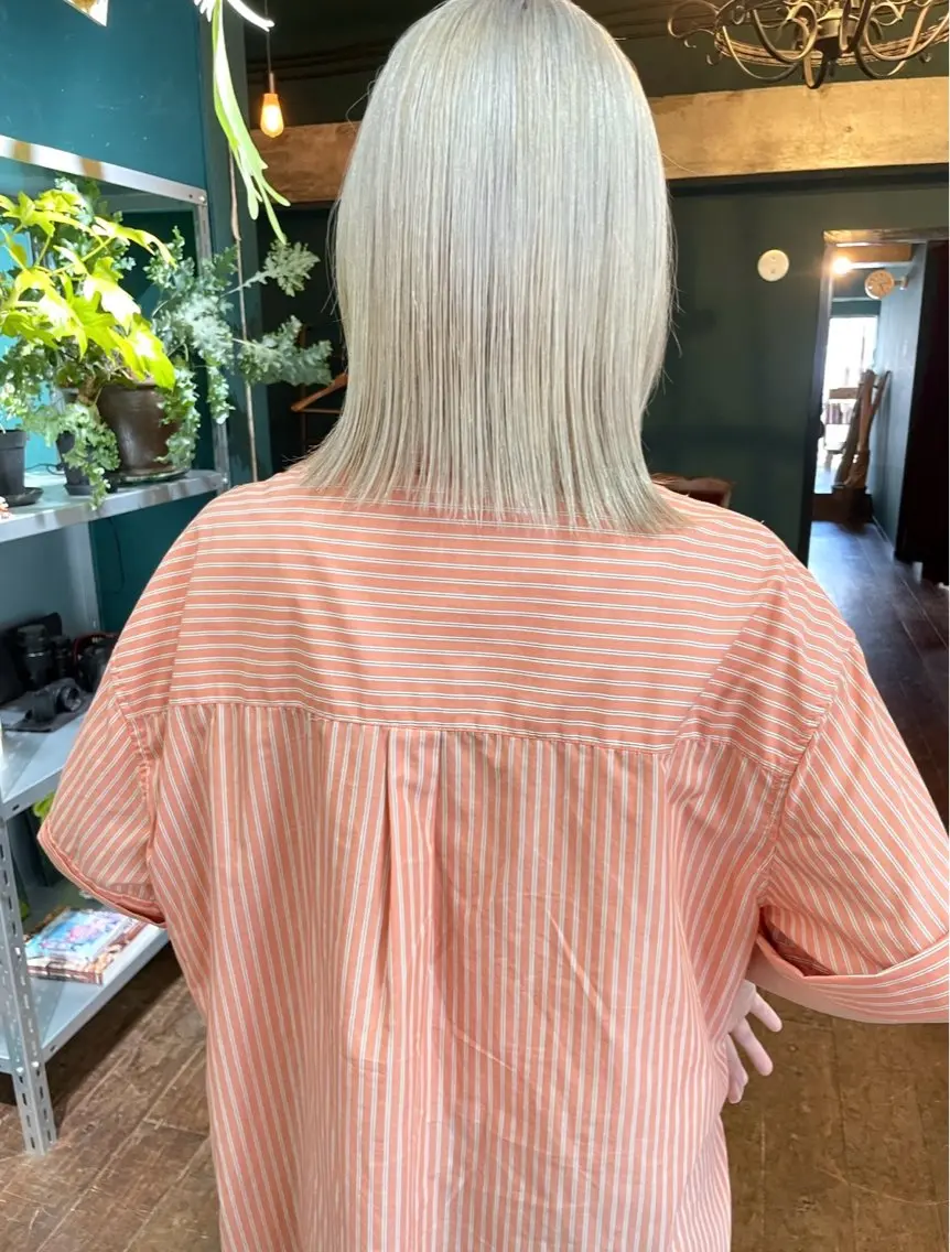 ミディアム カラー ブリーチ ブロンド vivre libreのヘアスタイル