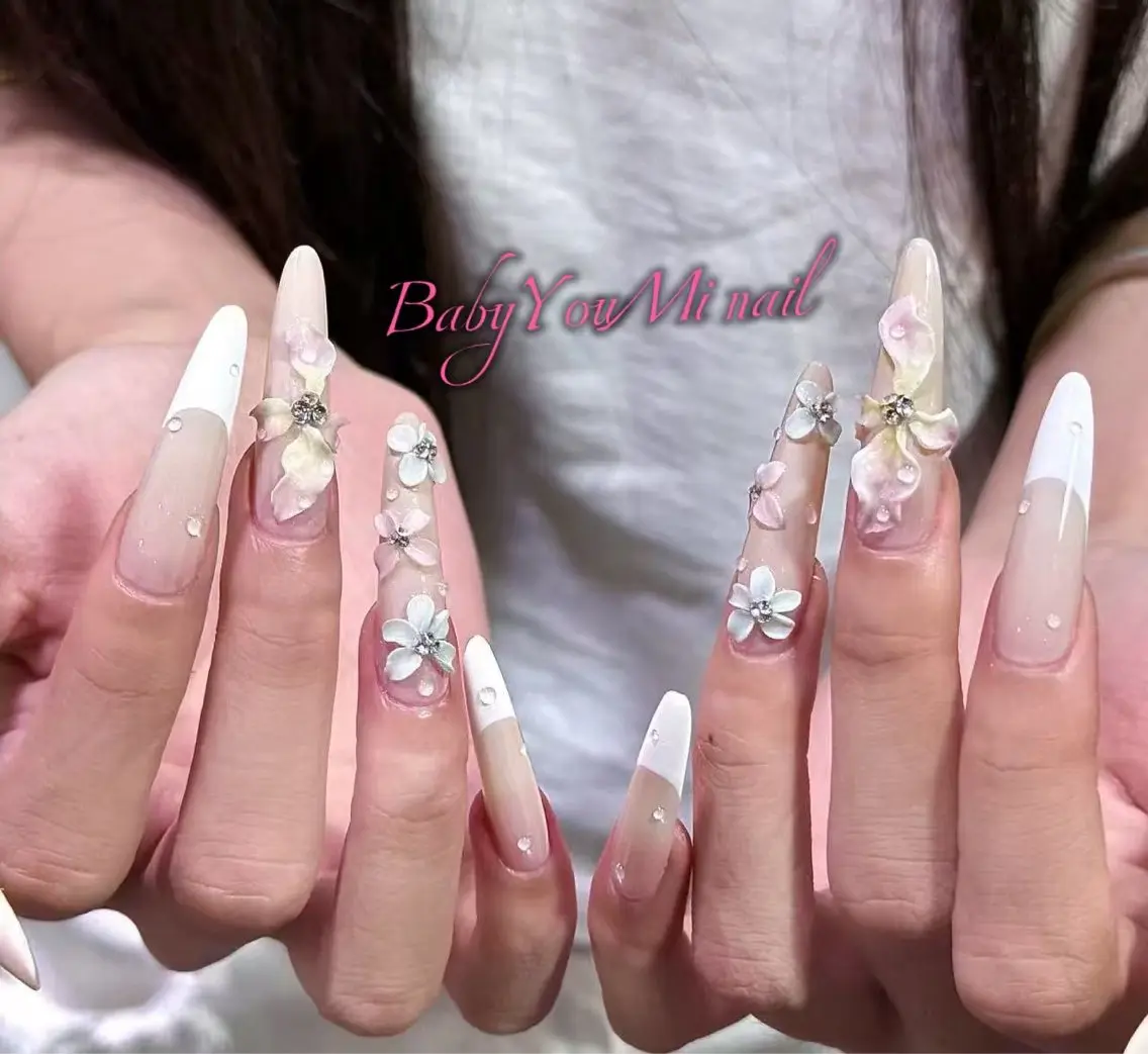 ネイル オーロラネイル フラワーネイル フットネイル フレンチネイル ジェルネイル ハンドネイル BabyYouMi nailのネイルデザイン