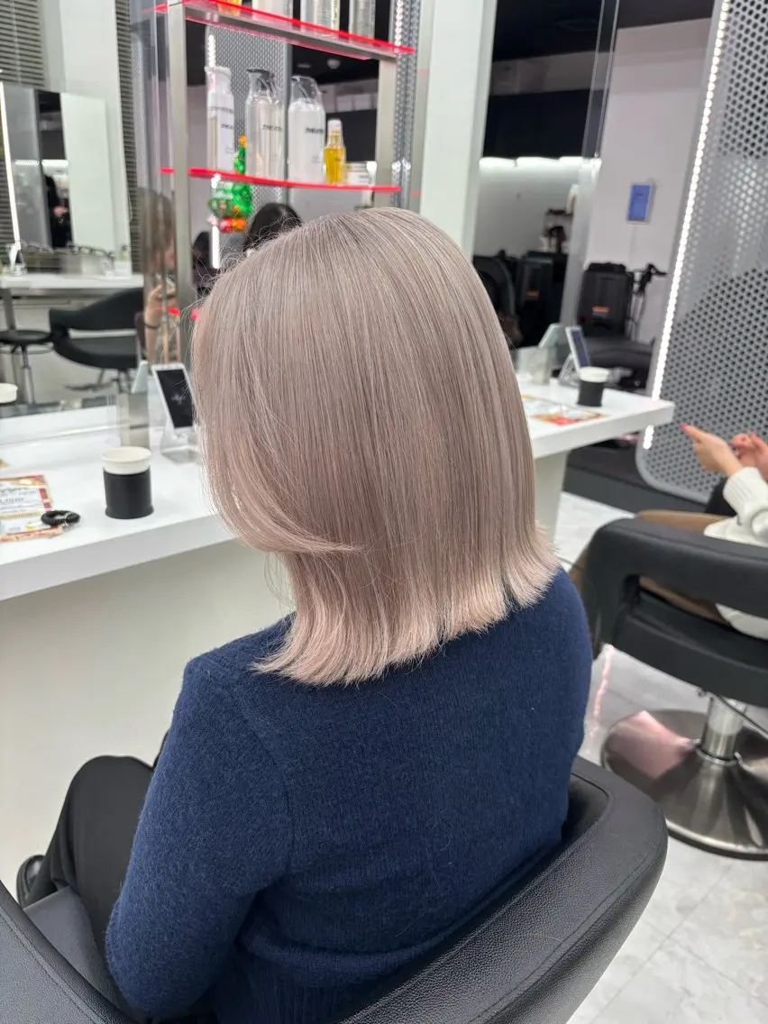 ミディアム カラー 抜け感レイヤー︴ ニュアンスカラーのヘアスタイル