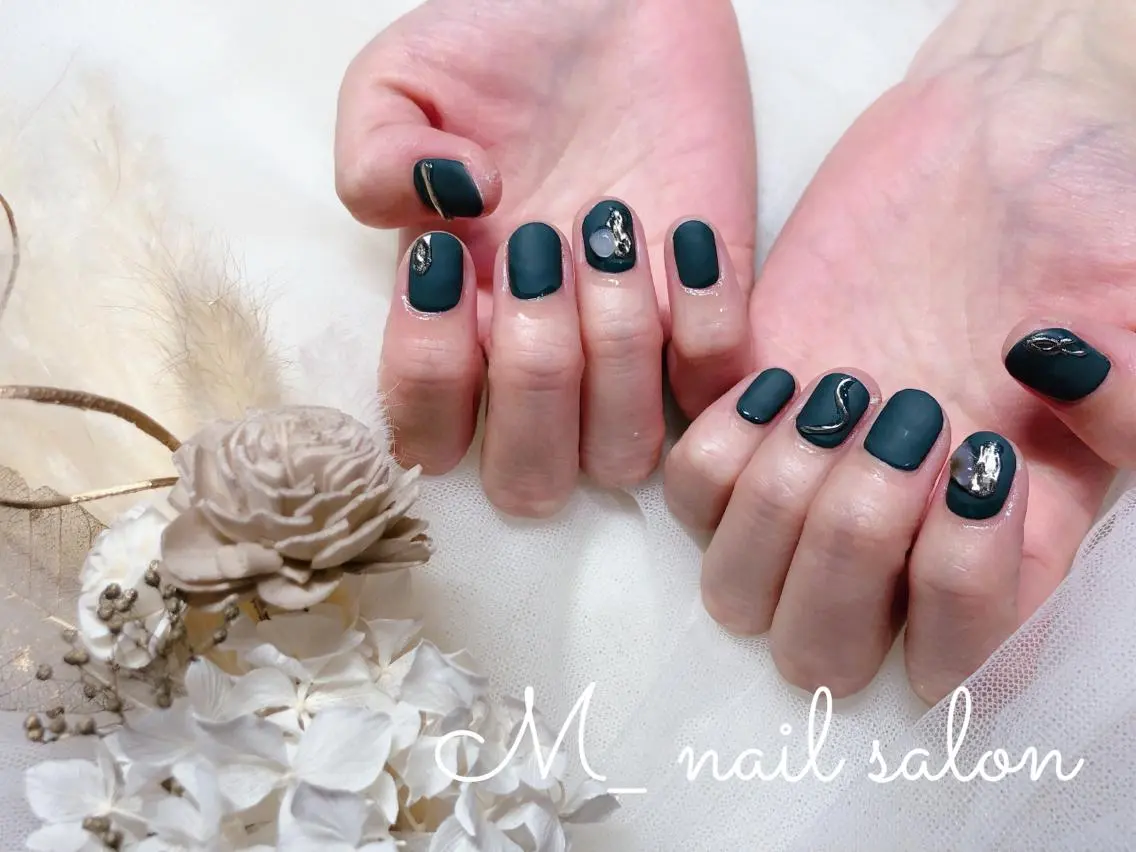 ネイル シンプルネイル M_ nail salonのネイルデザイン