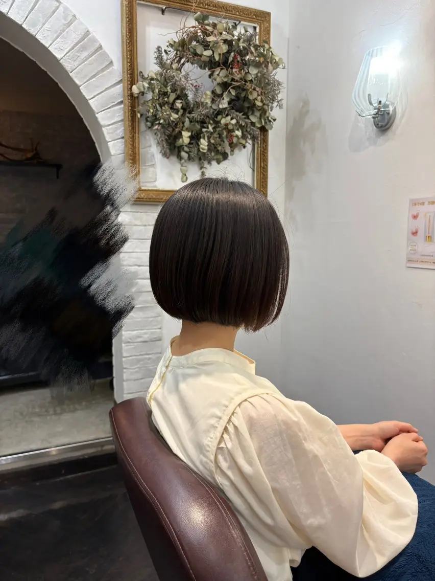 ショート 切りっぱなしボブ ボブ ラカットゾーン 田中李奈のヘアスタイル