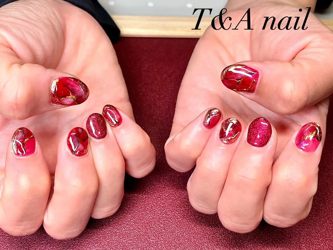 ネイル 長さ出し ジェルネイル 大理石ネイル(マーブル) ニュアンスネイル 赤色 T&A nailのネイルデザイン