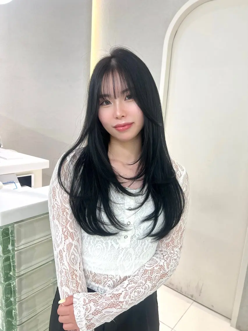 ロング レイヤーカット GAGA AMIKAのヘアスタイル