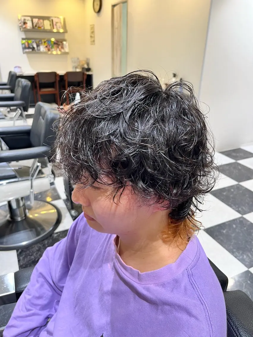 ミディアム パーマ ヘアアレンジ メンズ メンズパーマ 似合わせカットのヘアスタイル