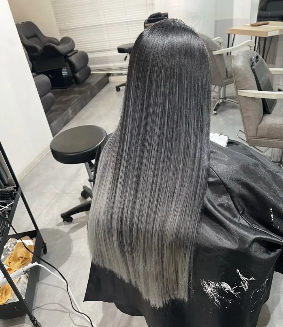 ロング カラー バレイヤージュ シルバー ホワイトシルバー レイヤーカット 指名数No.1 /NAOYAのヘアスタイル