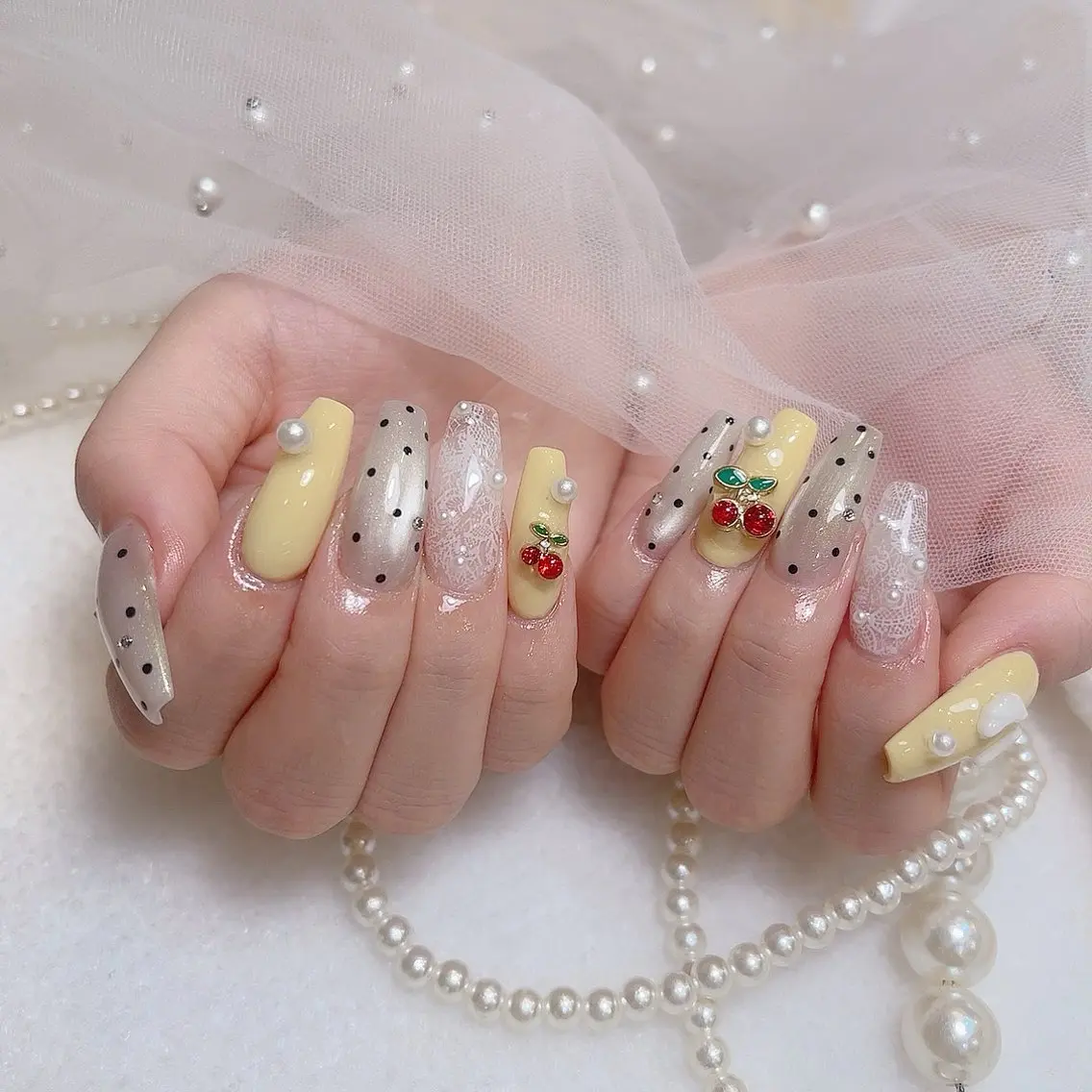 ネイル アートネイル ドット ガーリー 韓国ネイル レース Sora NAILのネイルデザイン