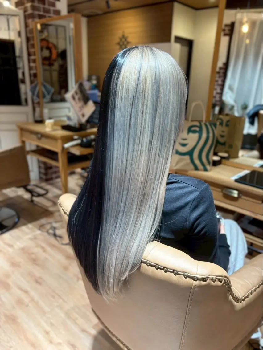 ロング ヘアカラー ブリーチ・カットモデ ル募集中🫧高口小春のヘアスタイル