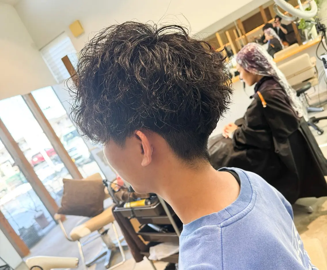 ショート パーマ メンズ マッシュ メンズパーマ ツイストスパイラルパーマ スパイラルパーマ 服部 雄輝のヘアスタイル