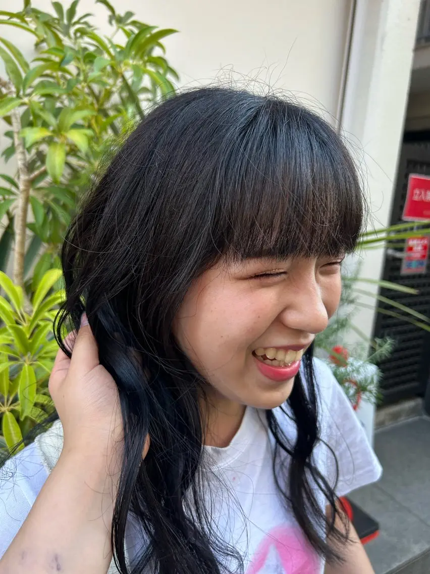 ロング カラー 黒髪 ブルーカラー ブルーブラック 透明感カラー レイヤー×初 パーマ|hinakoのヘアスタイル