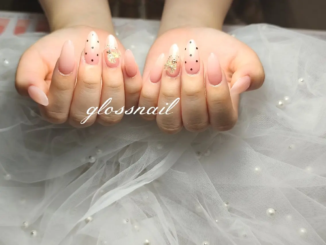 ネイル アヤカ☘️Gloss nailのネイルデザイン